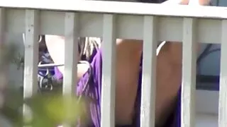 Довгонога дівчина порно відео зрілих трахкає стоячи зі своїм новим коханцем