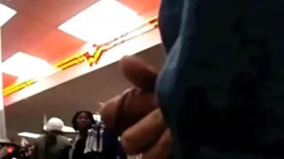 Чоловік напав ззаду на молоду жінку і порно відео в селі выебал її дірочки