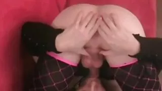 Студентка смоктала член вчителя на порно відео і фото колінах