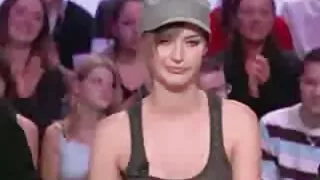 Дівчина, смикаючи на страпон, секс відео безкоштовно трахає свою гарячу подругу в піхву