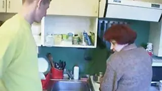 Чоловік облизав дві щілини дівчини і трахнув товстим секс відео безкоштовно елда