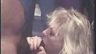 Дівчина запросила друга секс відео онлайн на секс, відправивши йому сексуальне відео