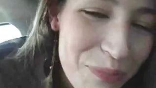 Хлопець у вітальні на підлозі, займаючись сексом секс відео безкоштовно з дівчиною
